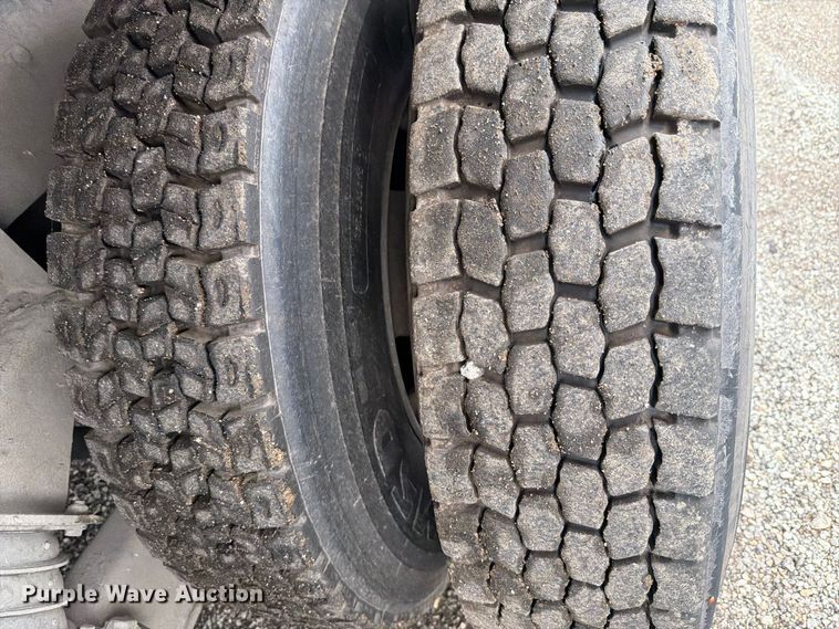 image for item FH6501 2017 Mack LR633 refuse truck