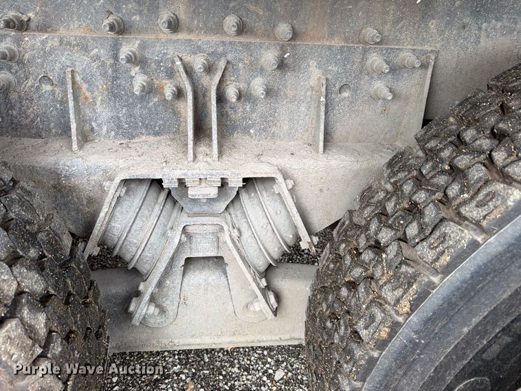 image for item FH6501 2017 Mack LR633 refuse truck