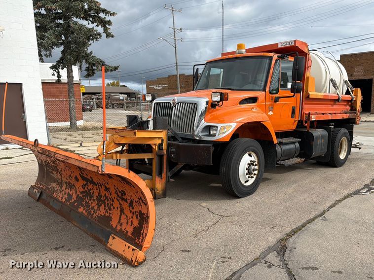image for item FJ2045 2006 International SA525 dump truck