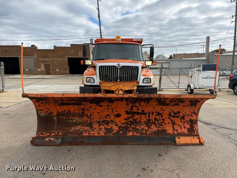 image for item FJ2045 2006 International SA525 dump truck