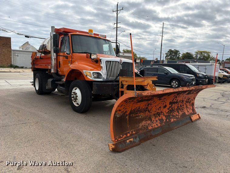 image for item FJ2045 2006 International SA525 dump truck