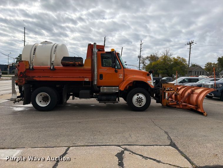 image for item FJ2045 2006 International SA525 dump truck
