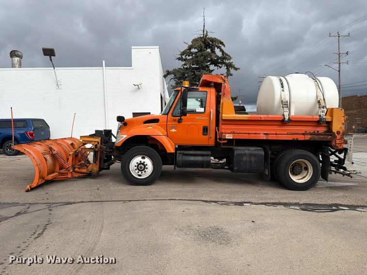 image for item FJ2045 2006 International SA525 dump truck