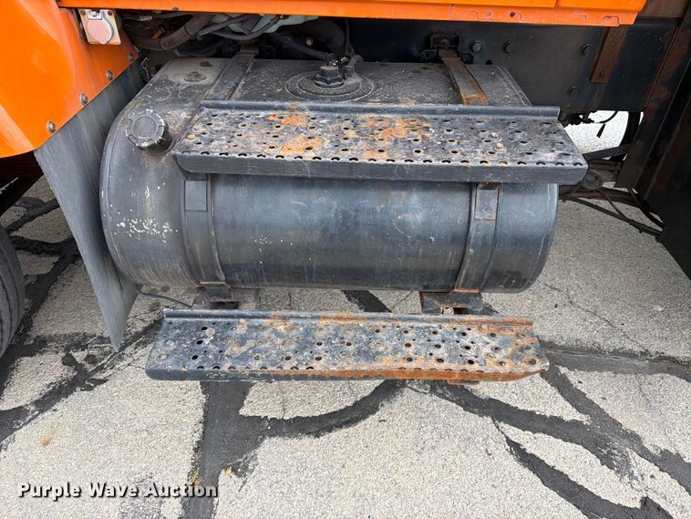 image for item FJ2045 2006 International SA525 dump truck