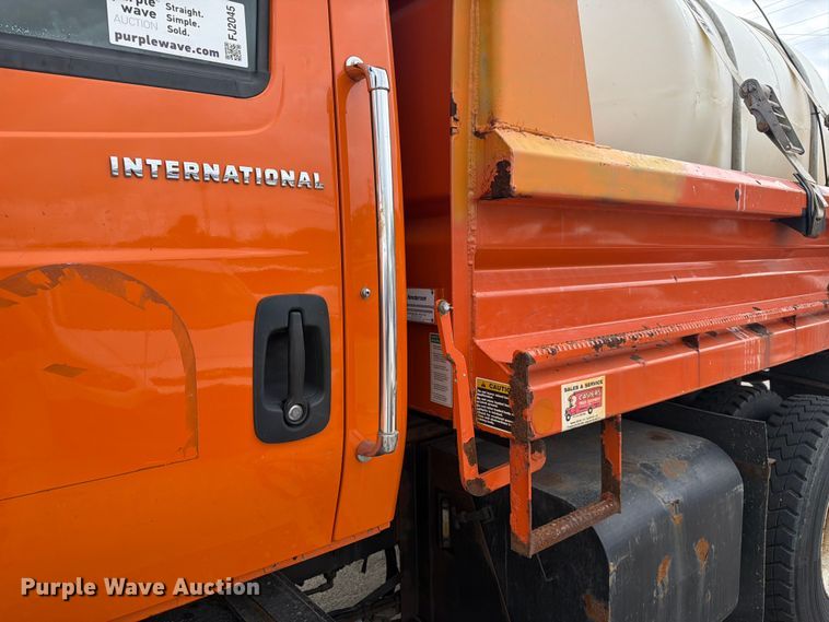 image for item FJ2045 2006 International SA525 dump truck