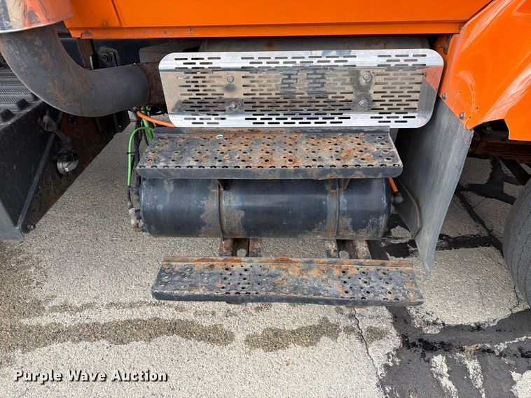 image for item FJ2045 2006 International SA525 dump truck