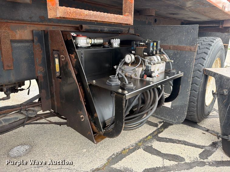 image for item FJ2045 2006 International SA525 dump truck