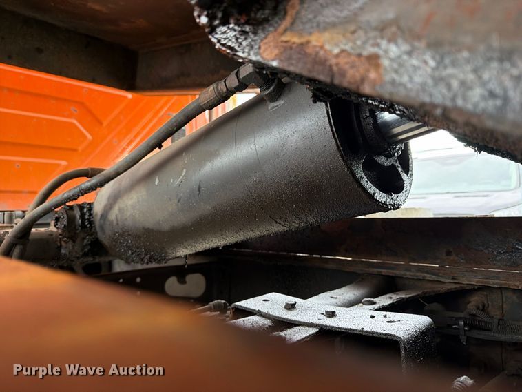 image for item FJ2045 2006 International SA525 dump truck