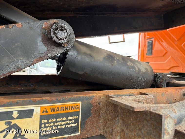 image for item FJ2045 2006 International SA525 dump truck