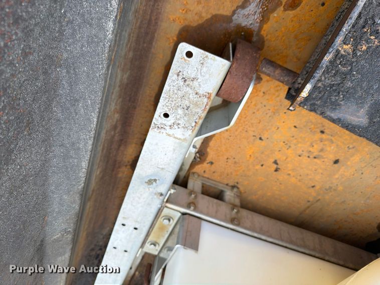image for item FJ2045 2006 International SA525 dump truck