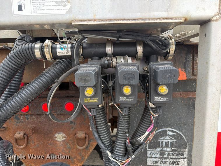 image for item FJ2045 2006 International SA525 dump truck