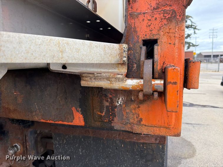 image for item FJ2045 2006 International SA525 dump truck