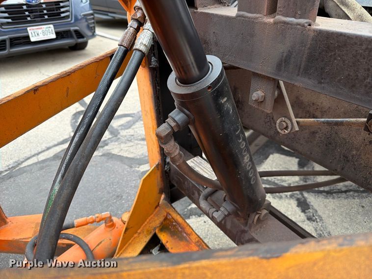 image for item FJ2045 2006 International SA525 dump truck