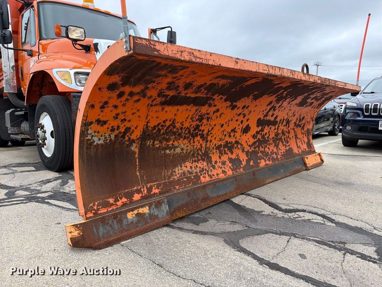 image for item FJ2045 2006 International SA525 dump truck