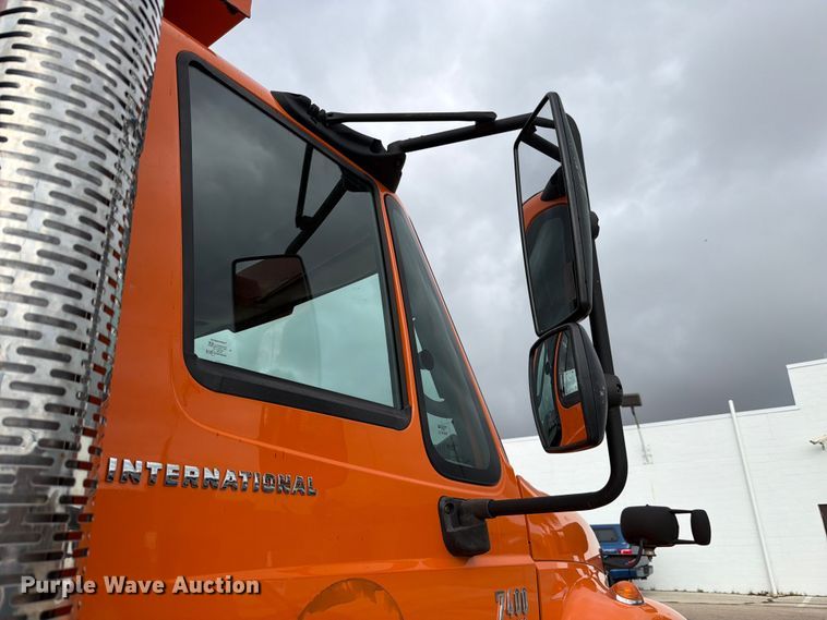 image for item FJ2045 2006 International SA525 dump truck
