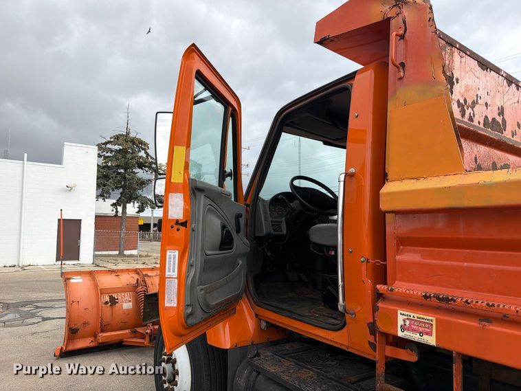 image for item FJ2045 2006 International SA525 dump truck