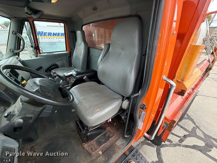image for item FJ2045 2006 International SA525 dump truck