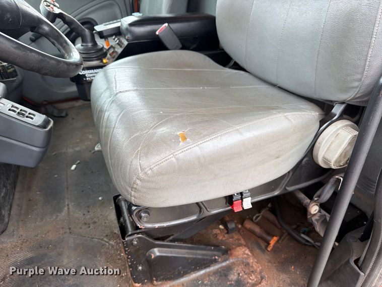image for item FJ2045 2006 International SA525 dump truck