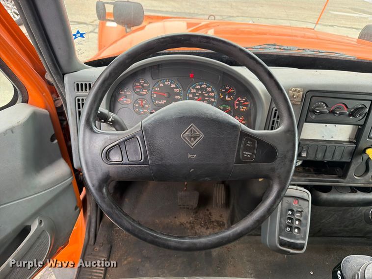 image for item FJ2045 2006 International SA525 dump truck