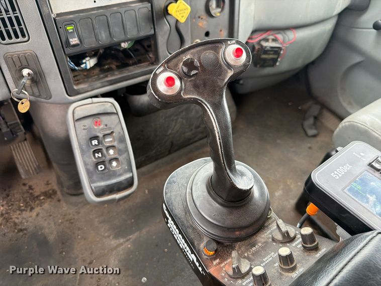 image for item FJ2045 2006 International SA525 dump truck
