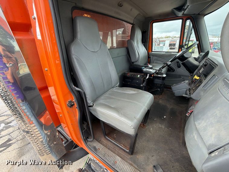 image for item FJ2045 2006 International SA525 dump truck