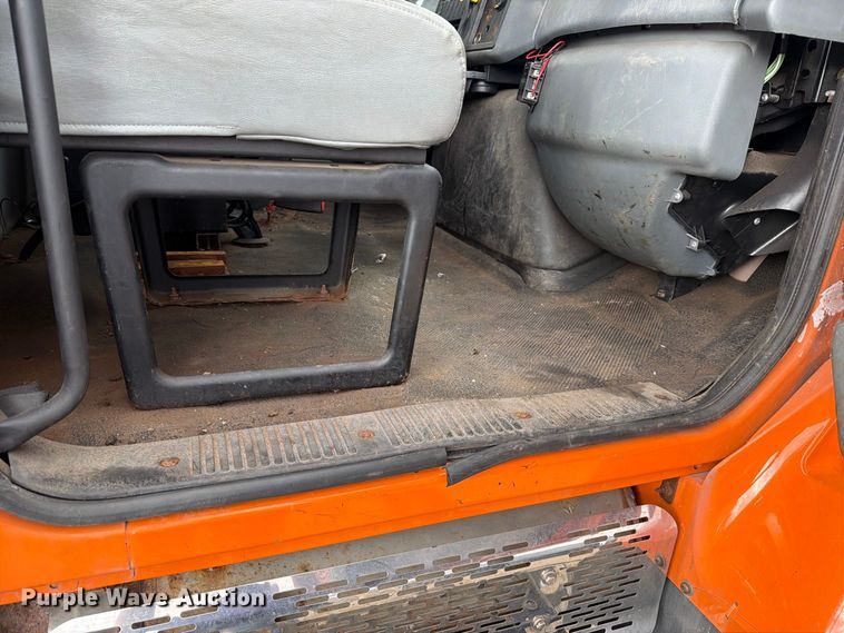 image for item FJ2045 2006 International SA525 dump truck