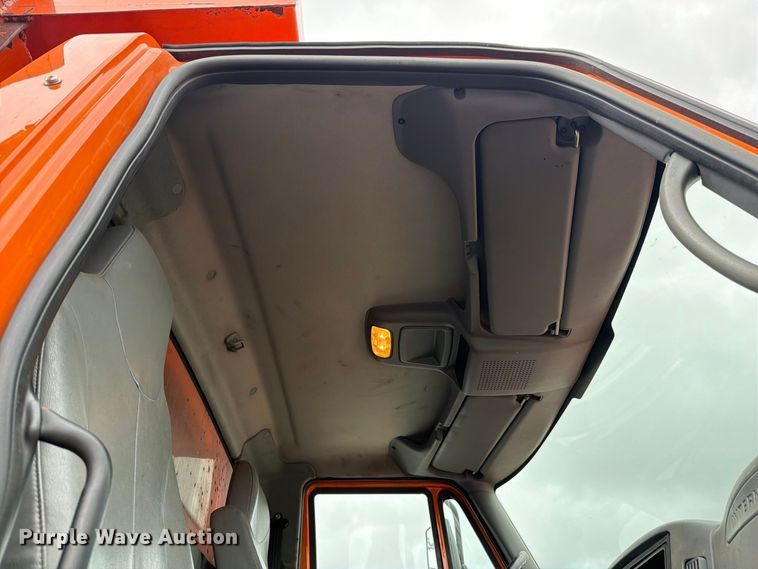 image for item FJ2045 2006 International SA525 dump truck
