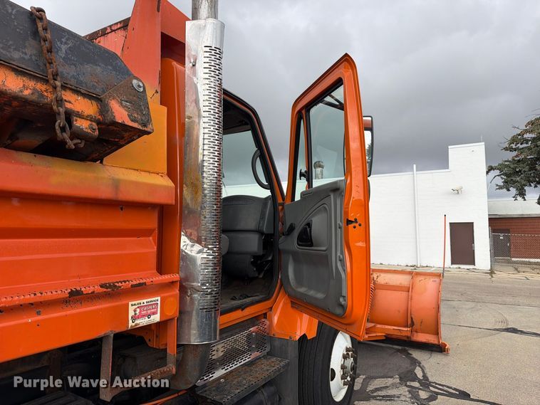 image for item FJ2045 2006 International SA525 dump truck