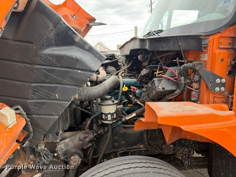 image for item FJ2045 2006 International SA525 dump truck