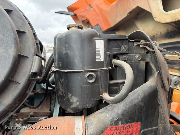 image for item FJ2045 2006 International SA525 dump truck