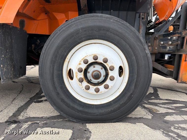 image for item FJ2045 2006 International SA525 dump truck