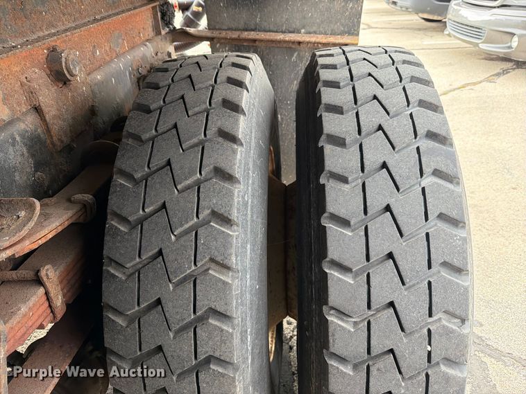 image for item FJ2045 2006 International SA525 dump truck