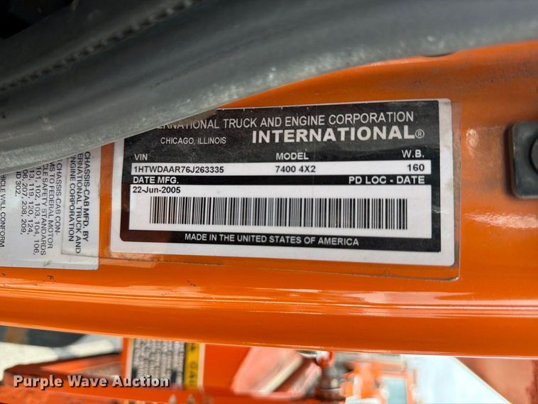 image for item FJ2045 2006 International SA525 dump truck