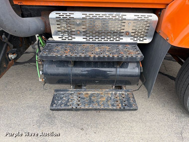 image for item FJ2046 2006 International 7400 4x2 dump truck
