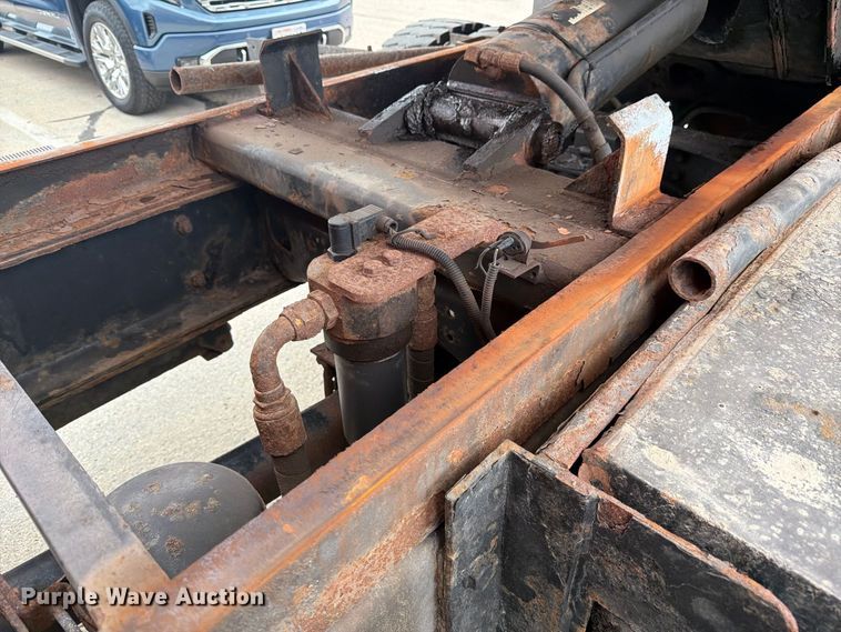 image for item FJ2046 2006 International 7400 4x2 dump truck
