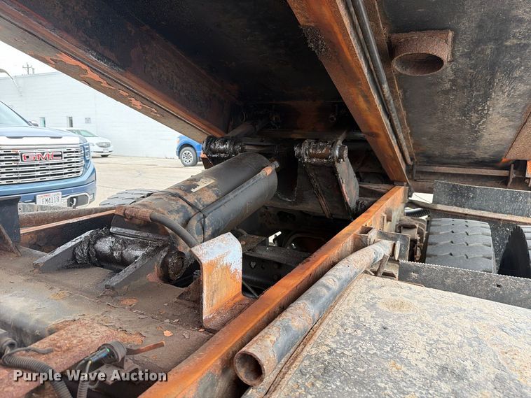 image for item FJ2046 2006 International 7400 4x2 dump truck
