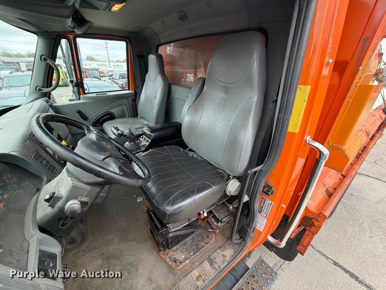 image for item FJ2046 2006 International 7400 4x2 dump truck