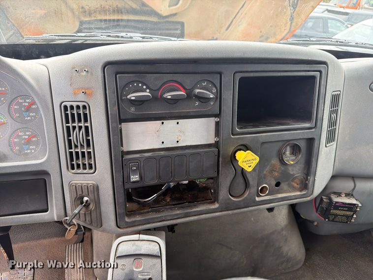 image for item FJ2046 2006 International 7400 4x2 dump truck