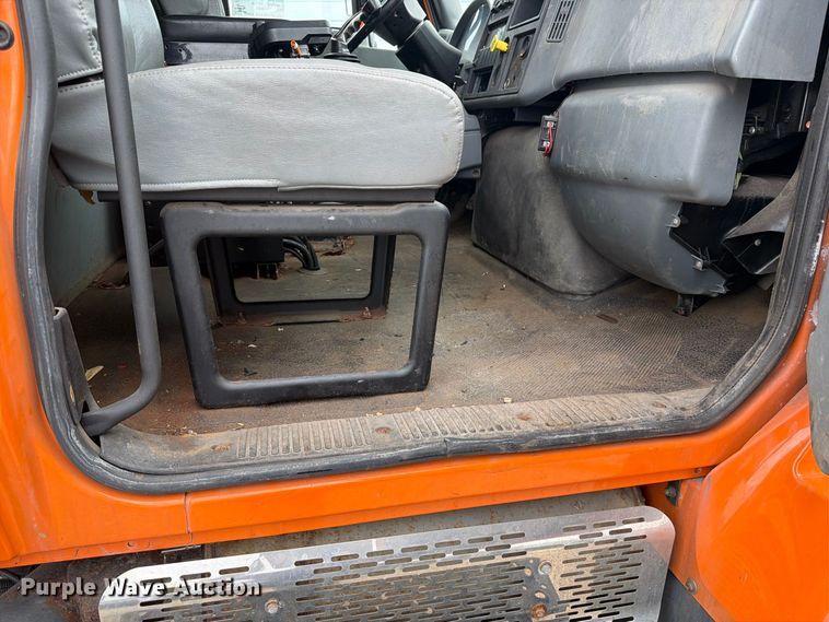 image for item FJ2046 2006 International 7400 4x2 dump truck
