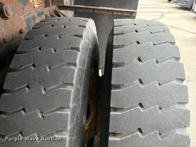 image for item FJ2046 2006 International 7400 4x2 dump truck