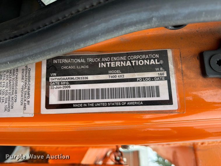 image for item FJ2046 2006 International 7400 4x2 dump truck