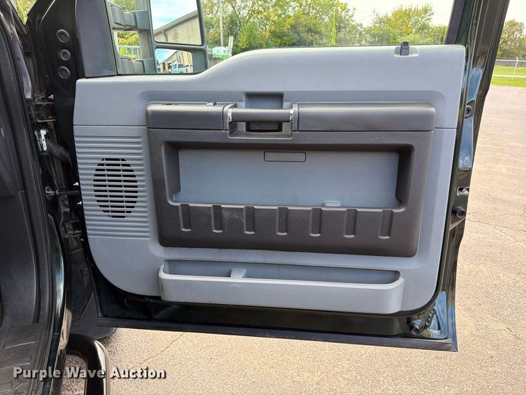 image for item FJ2063 2015 Ford F250 Super Duty pickup truck
