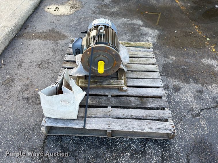image for item FJ2064 Qin WEI Electric Corp electric motor