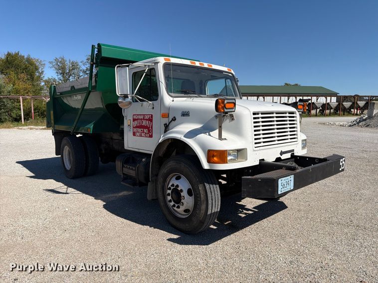 image for item FK2175 2001 International 4900 dump truck