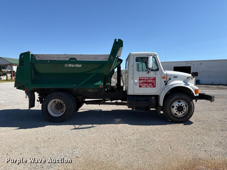 image for item FK2175 2001 International 4900 dump truck