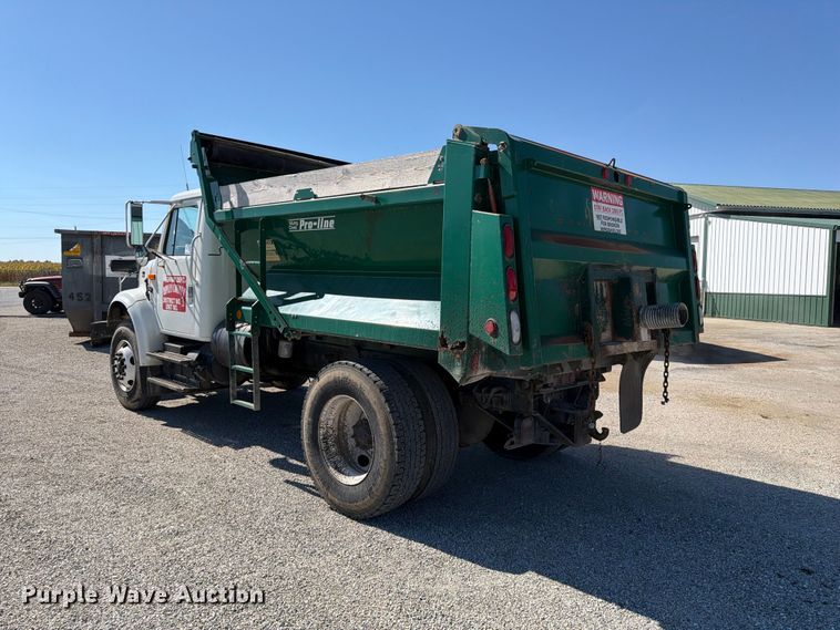 image for item FK2175 2001 International 4900 dump truck