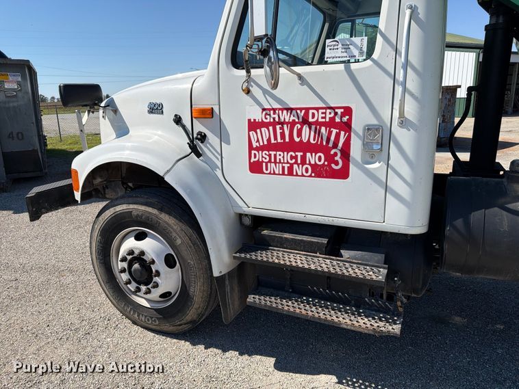 image for item FK2175 2001 International 4900 dump truck