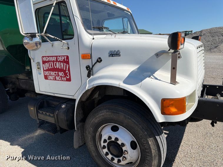 image for item FK2175 2001 International 4900 dump truck