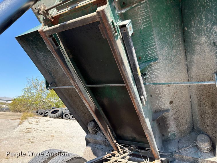 image for item FK2175 2001 International 4900 dump truck