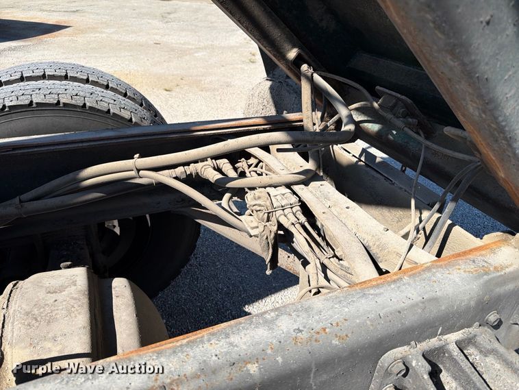 image for item FK2175 2001 International 4900 dump truck